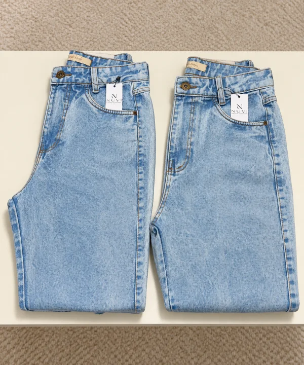 Calça jeans mom básica